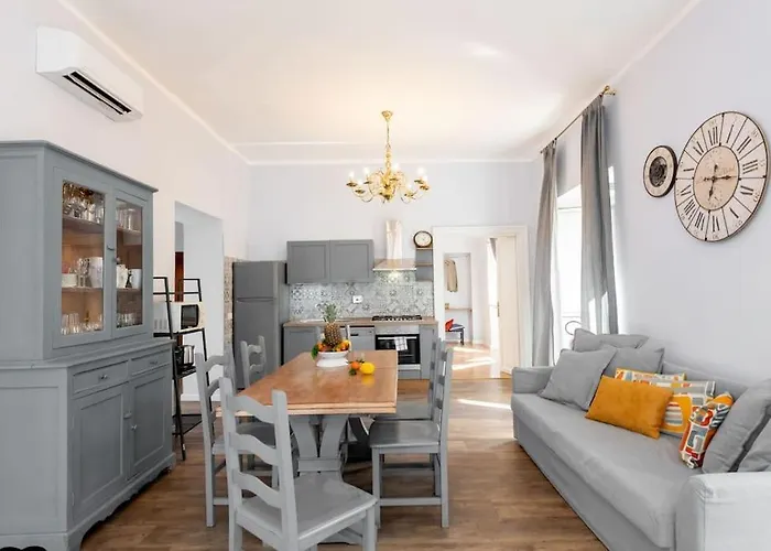 Big Flat In The Heart Of Trastevere 4 Bedrooms 3 Bath